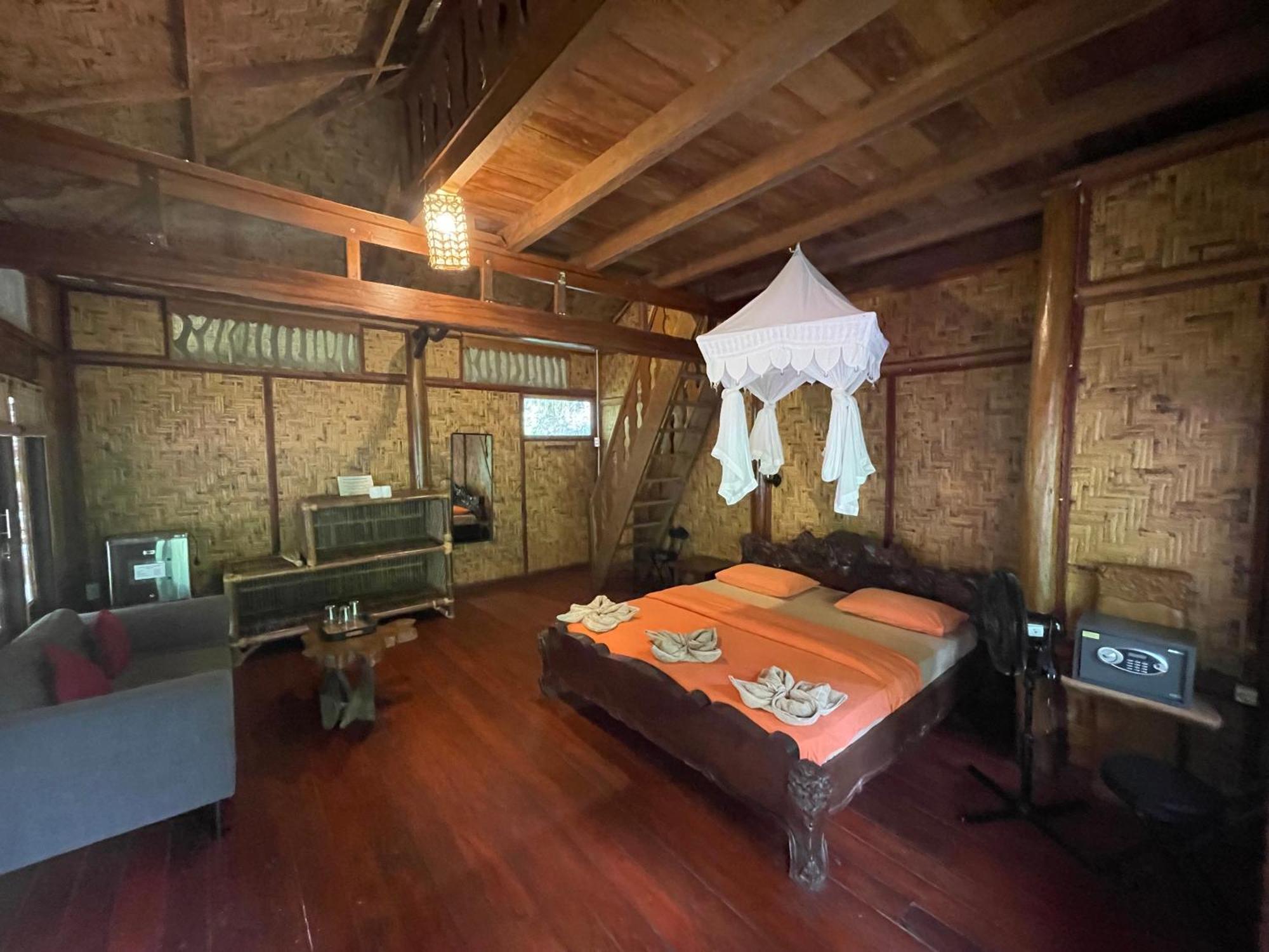 Kupu Kupu Garden Guest House & Cafe Bukit Lawang Exteriör bild
