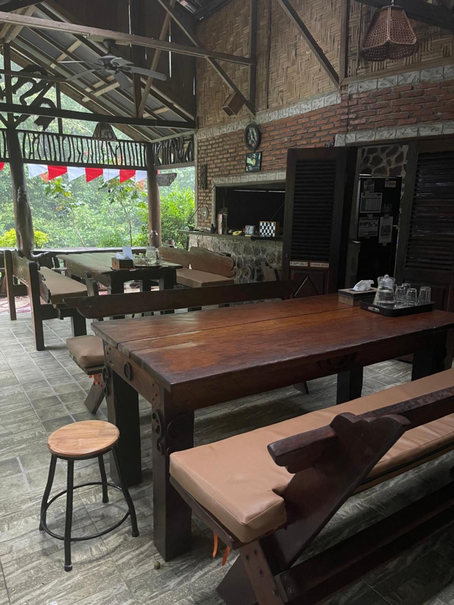 Kupu Kupu Garden Guest House & Cafe Bukit Lawang Exteriör bild