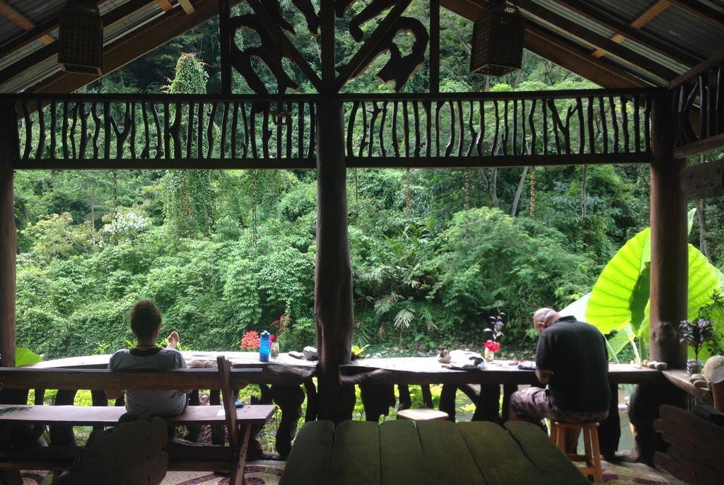 Kupu Kupu Garden Guest House & Cafe Bukit Lawang Exteriör bild