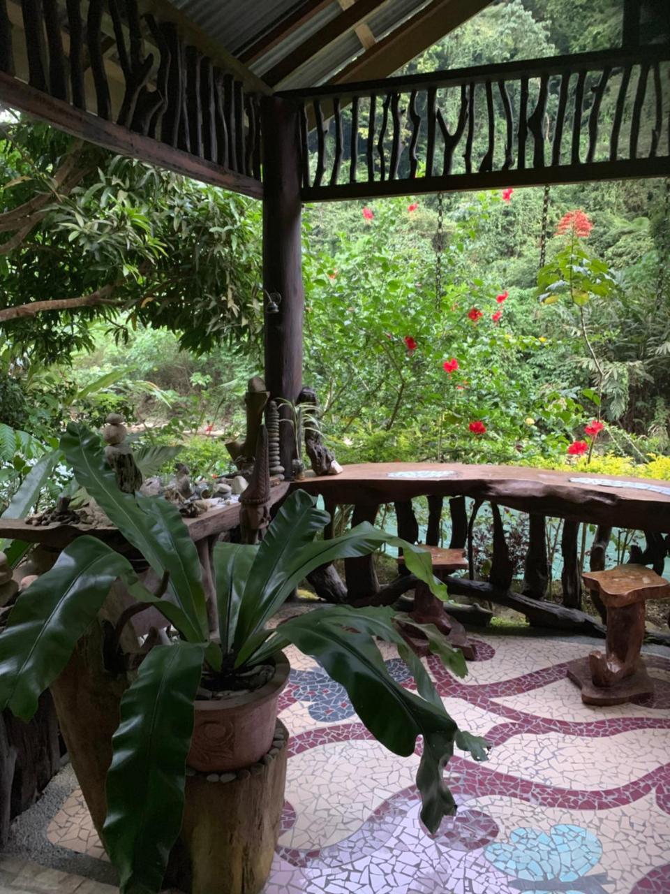 Kupu Kupu Garden Guest House & Cafe Bukit Lawang Exteriör bild
