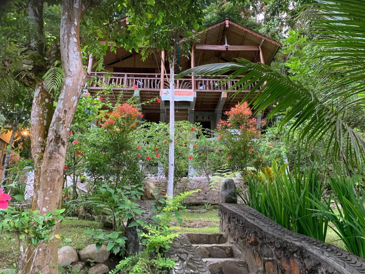 Kupu Kupu Garden Guest House & Cafe Bukit Lawang Exteriör bild