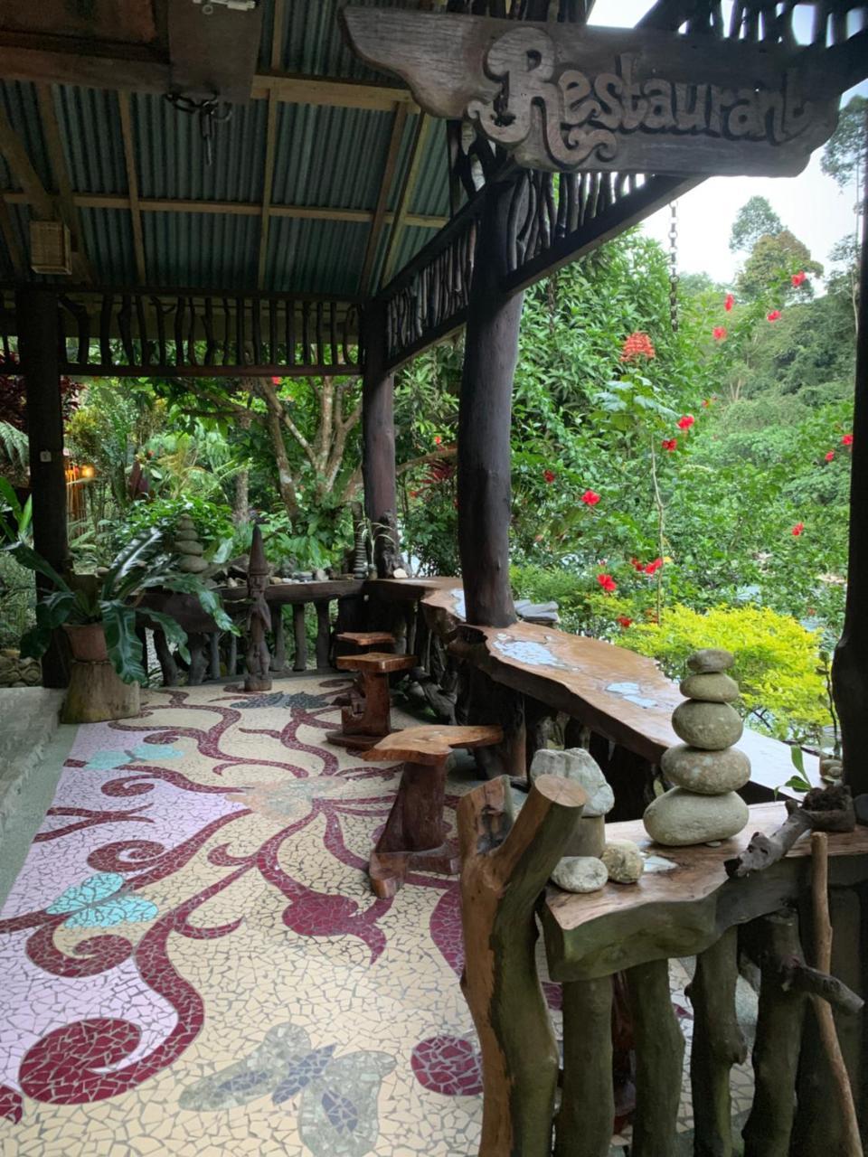 Kupu Kupu Garden Guest House & Cafe Bukit Lawang Exteriör bild