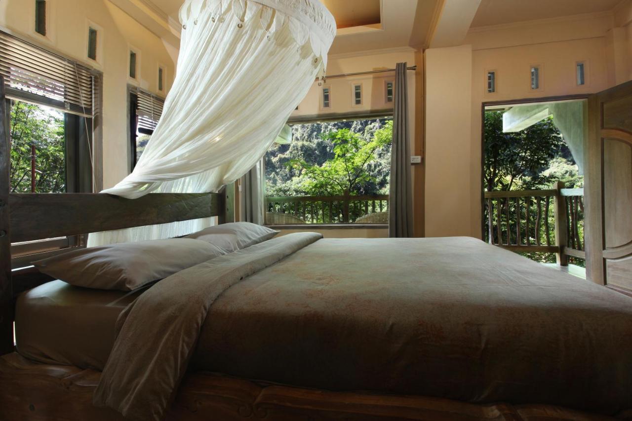 Kupu Kupu Garden Guest House & Cafe Bukit Lawang Exteriör bild