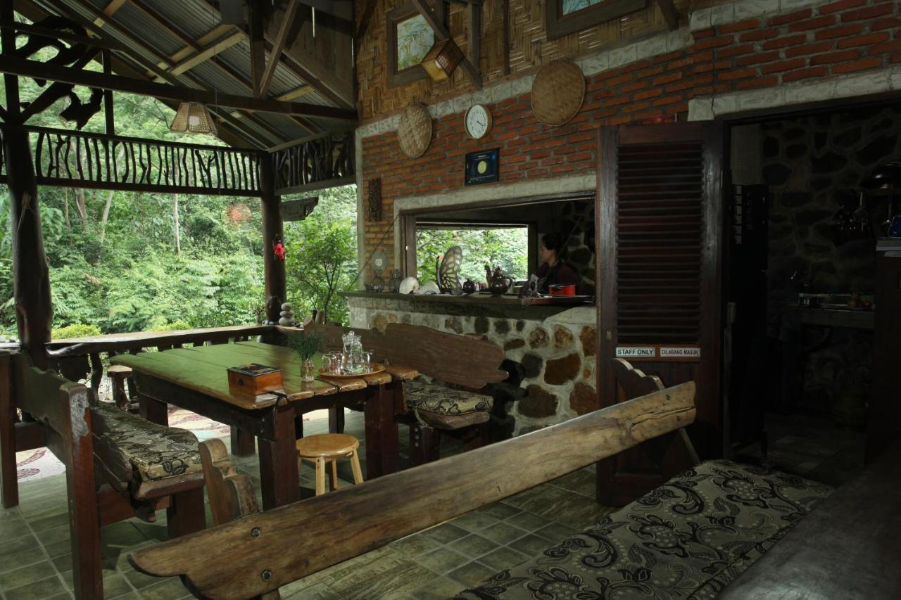 Kupu Kupu Garden Guest House & Cafe Bukit Lawang Exteriör bild